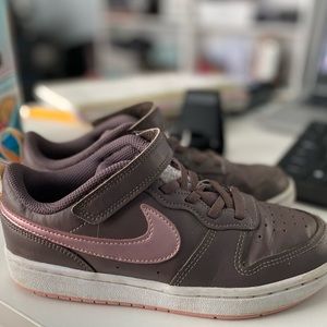 Nike Kid’s court Borough Low 2 shoes purple and pink